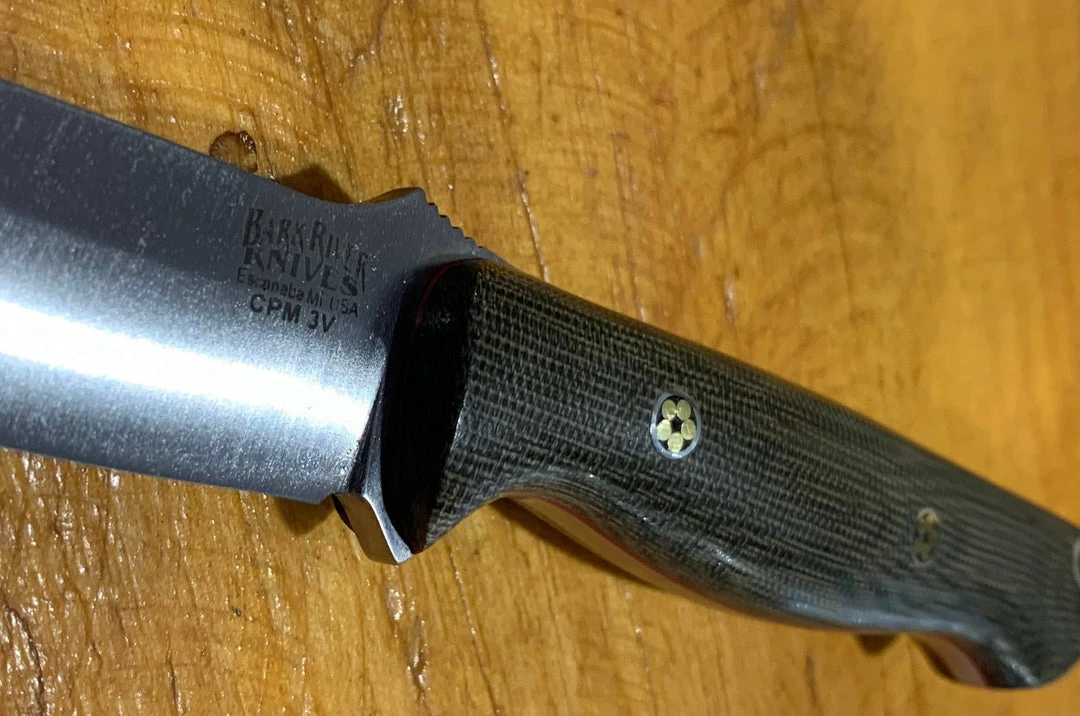 BARK RIVER KNIVES Bark River Gunny CPM 3V Knife W/ Green Canvas Micarta - Red Liners - Mosaic Pins