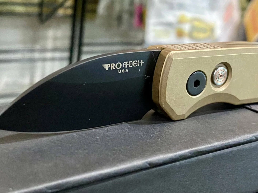 PROTECH KNIVES Pro-Tech Runt 5 R5112 Auto Solid Bronze (1.9" 20CV Black DLC)