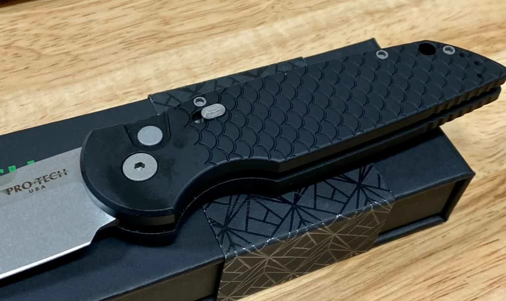 PROTECH KNIVES Pro-Tech TR-3 MC1 Magnacut Knife Fish Scale Black